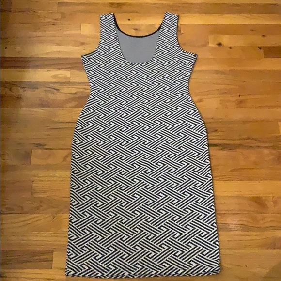 Textured Midi knit dress - Picture 2 of 3